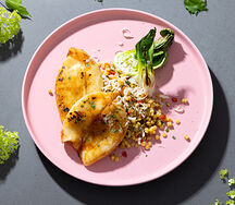 Запеченное филе кальмара с птитимом и капустой пак-чой