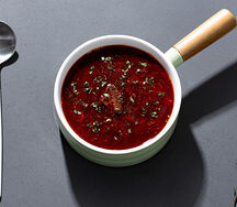 Борщ с говядиной и сметаной