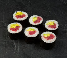 Маки тунец авокадо