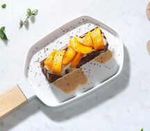 Сметанник с манго и вареной сгущенкой