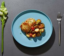 Котлетки из индейки с молодым картофелем