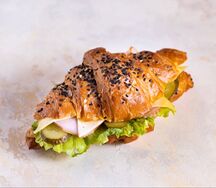 Сэндвич с сыром и ветчиной