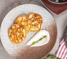 Мамины оладьи со сметаной