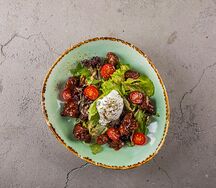 Теплый салат с печенью цыплёнка