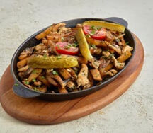 Горячая сковорода с курицей