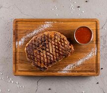 Стейк из cвинoй шеи