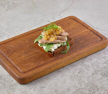 Бутерброд с уткой, грушей и горчицей