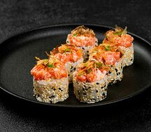 Бонито ролл с лососем и такуаном