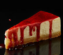 Чизкейк с клубничным соусом