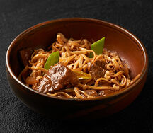 Вок с говядиной в соусе черный перец