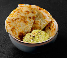 Гуакамоле с лепешкой роти