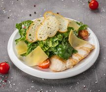 Салат Цезарь с курицей