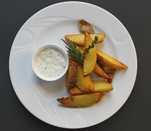 Картофель в мундире дольками