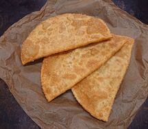 Чебуреки с курицей L