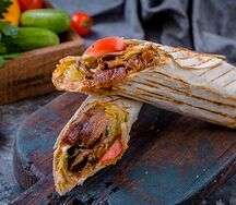 Мегашаурма с курицей и телятиной в лаваше
