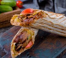 Мегашаурма Микс с курицей, телятиной и ягненком в лаваше