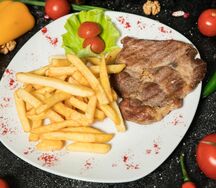Свиная отбивная с гарниром