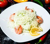 Салат Цезарь с креветками