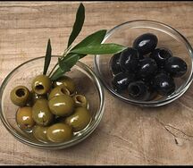Маслины и оливки