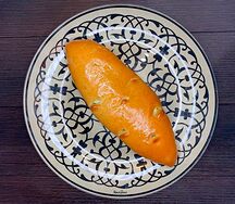 Пирожок с луком и яйцом