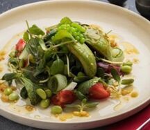 Теплый салат с рукколой и рыбой