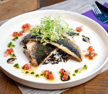 Филе сибаса с устричным соусом