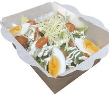 Микс-салат с куриным филе и заправкой цезарь