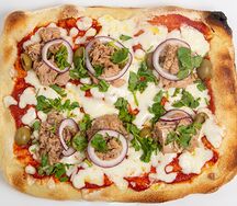 Римская пицца с тунцом