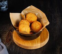 Сырные монетки с халапеньо