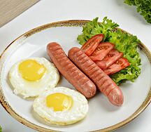 Яичница с сосисками