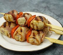 Куриный шашлычок в беконе