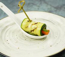 Веган рулетик с цукини, овощами и спаржей