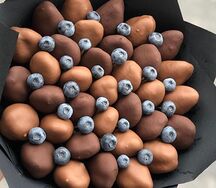 Букет из клубники в шоколаде Classic M