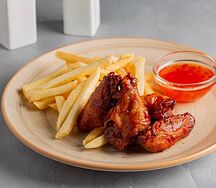 Куриные крылья с картофелем фри