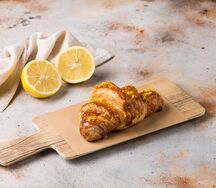Круассан с лимоном