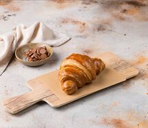 Круассан с шоколадом