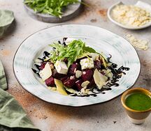 Запеченная свекла с сыром фета