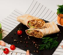 Шаурма в тандырном лаваше