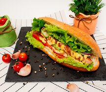 Хот-дог с сосиской из говядины