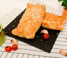 Слойка с индейкой и сыром