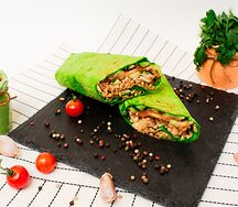 Шаурма в зеленом лаваше