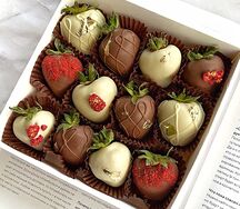 Клубника в шоколаде Queen