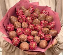 Букет клубники в шоколаде Sensation M