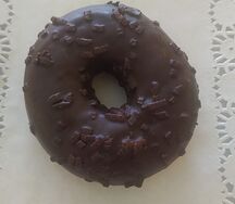 Донат с темным шоколадом