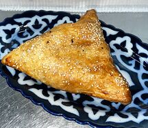 Самса из слоеного теста с говядиной