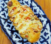 Плетенка с сыром и сосиской