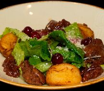 Теплый салат с куриной печенью