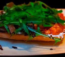 Брускетта с тартаром из семги