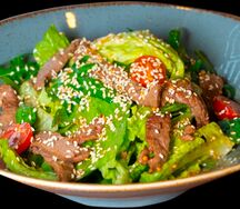 Теплый салат с говядиной