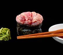 Гункан спайси с тунцом